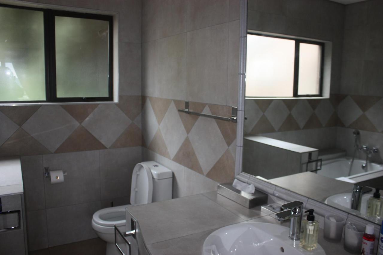 Over The Moon Guesthouse Johannesbourg Extérieur photo